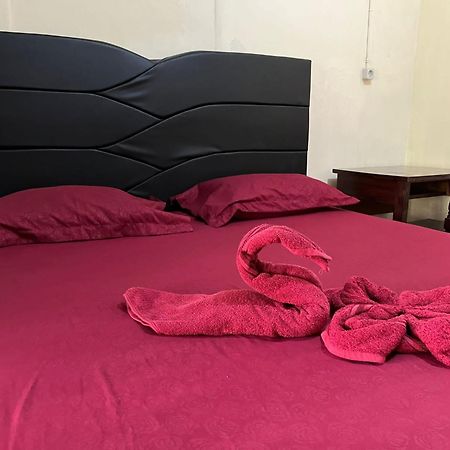 El Homestay Бунакен Экстерьер фото