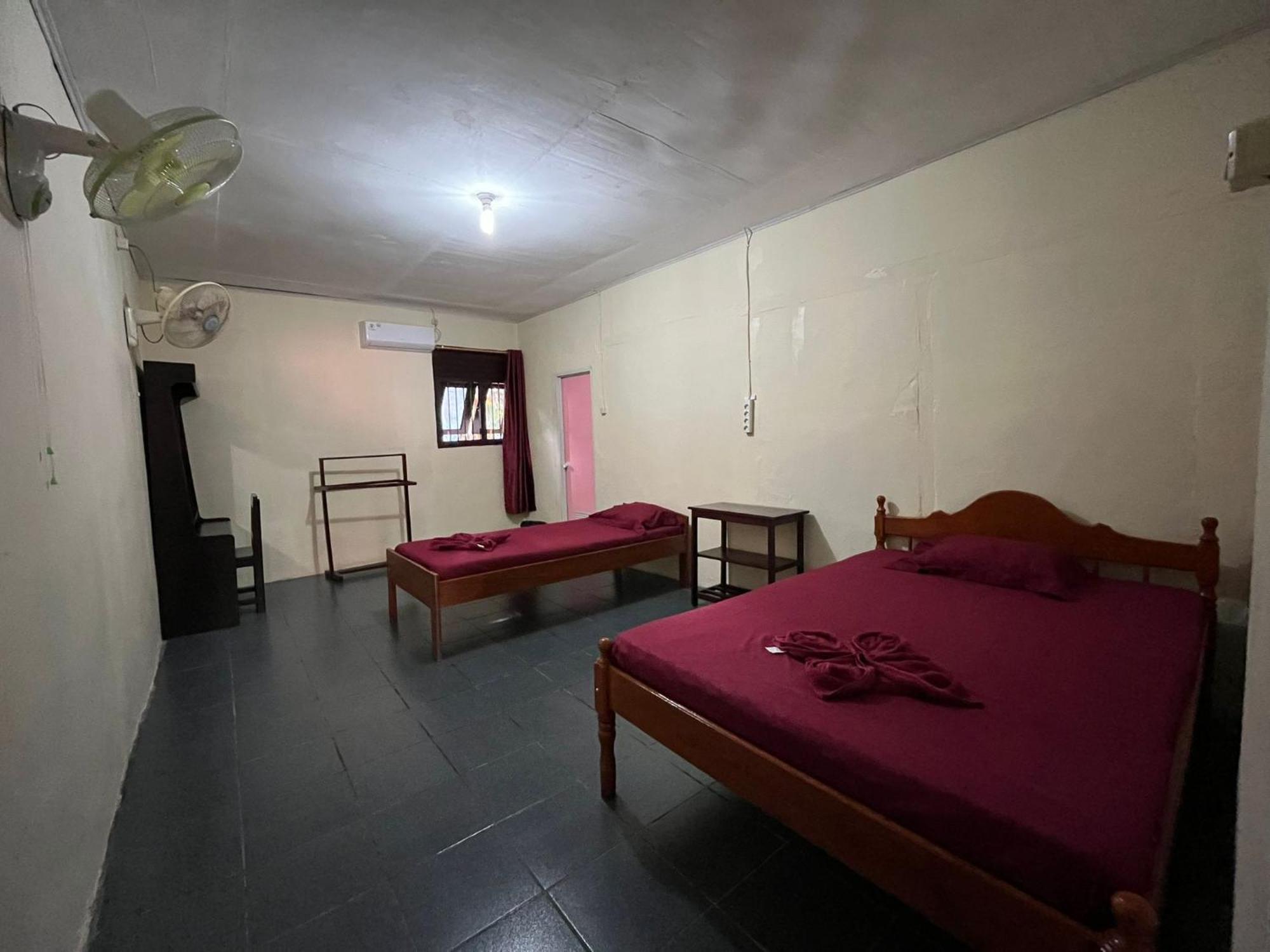 El Homestay Бунакен Экстерьер фото