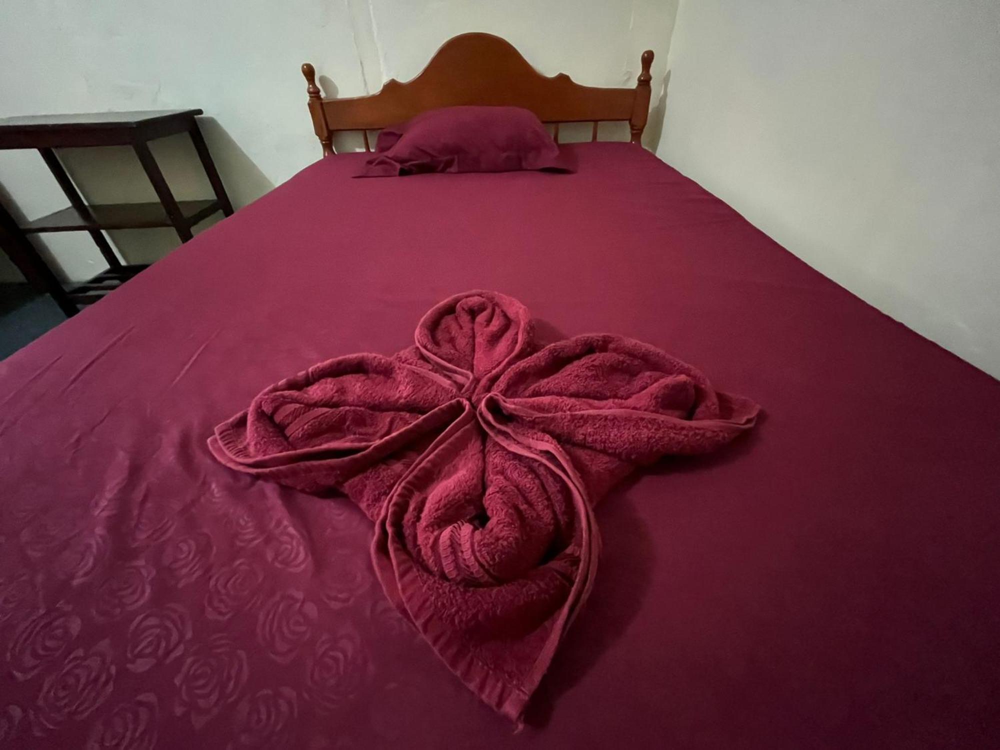 El Homestay Бунакен Экстерьер фото